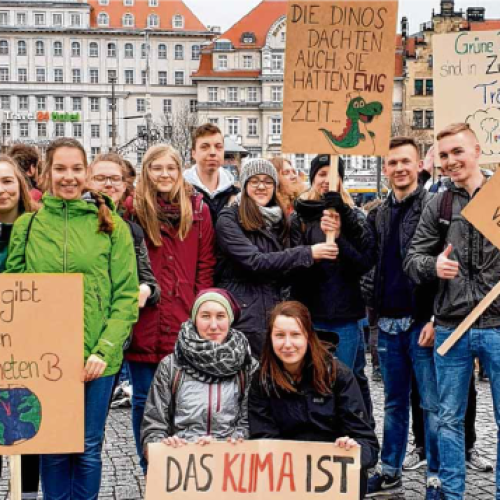 Auch 20 Gymnasiasten aus dem Zerbster Francisceum haben am Freitag in Leipzig an der Klima-Demo der weltweiten Bewegung 